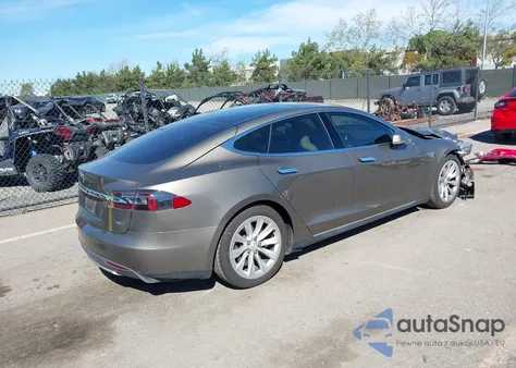 2016 Tesla Model S 60D/70D/75D/85D/90D z USA, uszkodzony, nr VIN 5YJSA1E2XGF133530